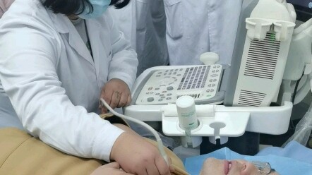 Ketika dokter tampak serius, pasien jadi lebih tegang secara psikologis! Dalam simulasi latihan maha