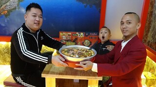 Lặn Lội 60km Xuống Hà Nội Ăn Mỳ Siêu Cay Khổng Lồ Xin Lỗi Mao Đệ