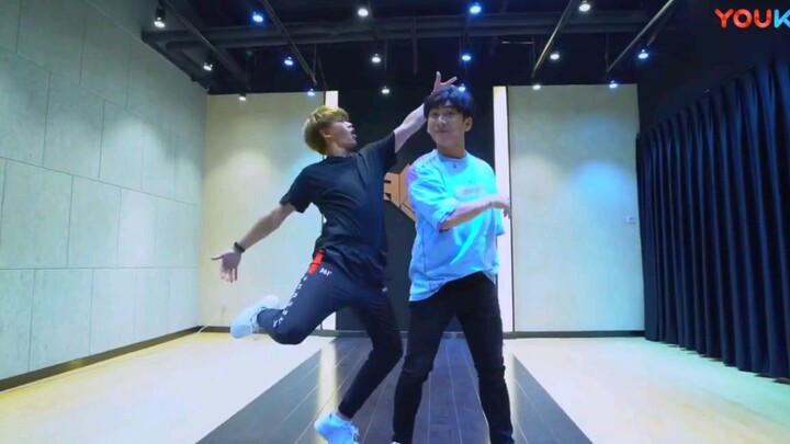 【Ren Jialun】Han Yu vs. Ren Jialun – "Rice Fragrance" – Who says Guochao Brother with yellow hair isn