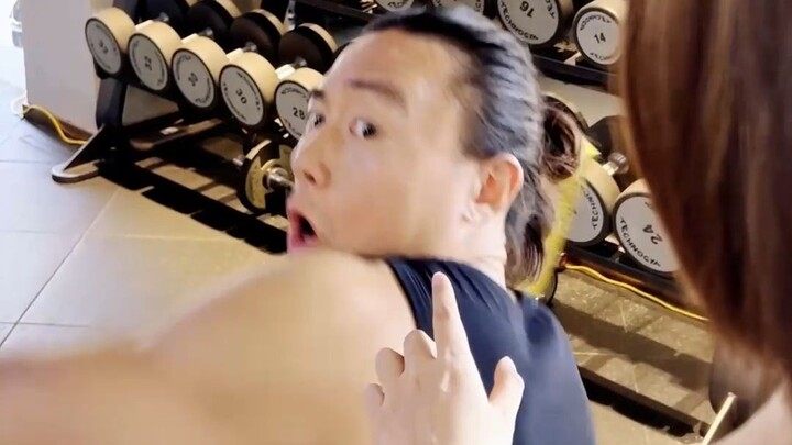 Aku sedang mengajarimu cara menggunakan tenaga, bukan menyuruhmu makan diam-diam, dan jangan lupa ja