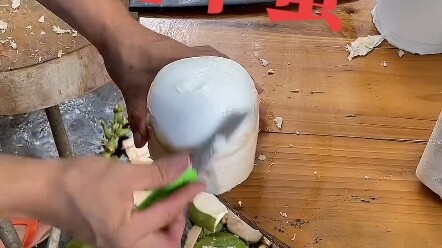 暑假兼职砍椰子蛋