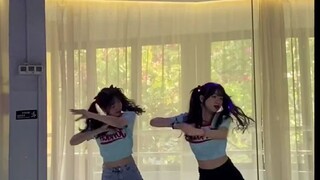 Pilihan sampul yang bagus, kataku.