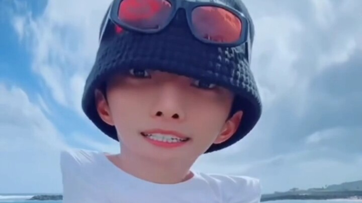 This time, Mi brought the whole family along for some "Ken Chana~ Ding Ding Ding~" fun! (dk family c