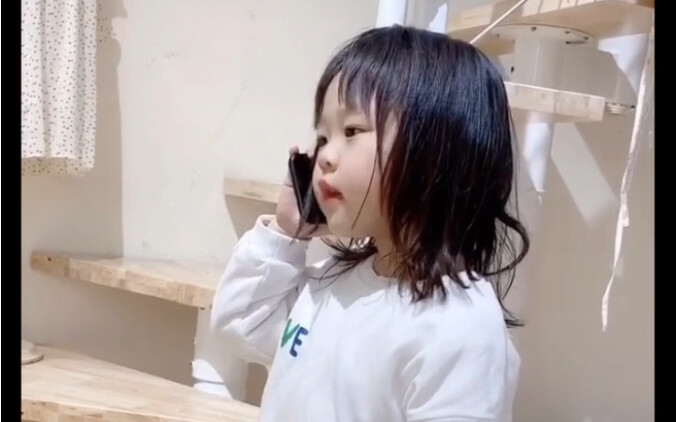 Anh trai đã dùng đủ chiêu để chiếm được “trái tim” của em gái, ha ha ha!