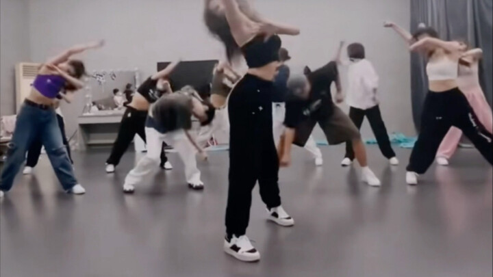 "Looking at this practice room, I still feel that it doesn't look like something out of the Chinese 