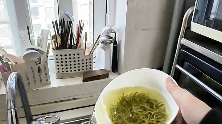 At work, I realized there was nowhere to eat, so I cooked myself a meal.