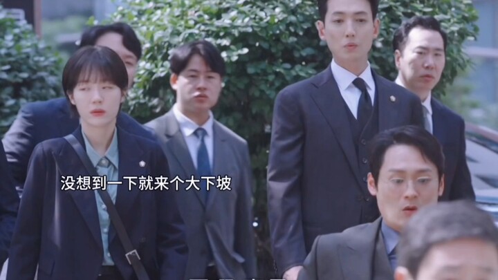 Để phán xử đúng đắn, thẩm phán tự trải nghiệm cuộc sống của một cậu bé khuyết tật bằng cách đi làm t