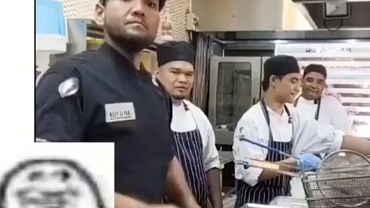 A Singaporean chef teaches netizens how to toss a wok! My take: it’s not as good as a four-year-old!
