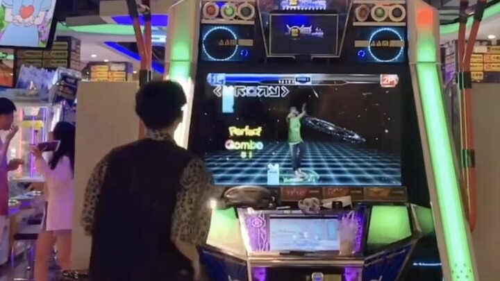 【eDance สู่ชื่อเสียง】Dynamite — สไตล์สุดบ้าของ BTS