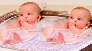 วิดีโอที่ดีที่สุดของ Funny Twins Baby - Baby Awesome Video