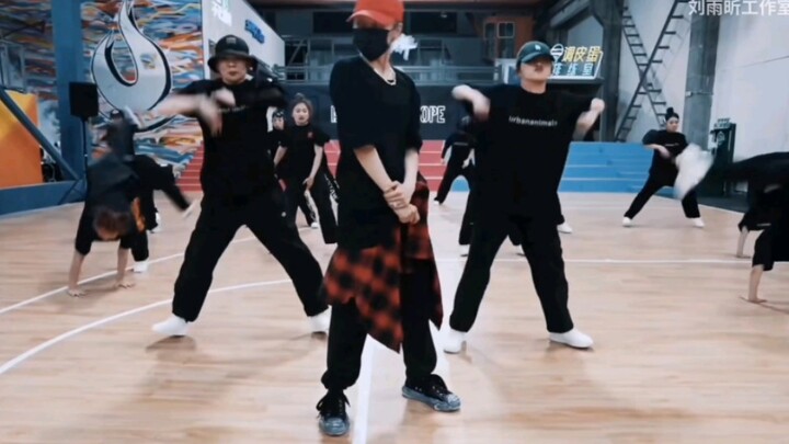 วงการบันเทิงจีนและเกาหลีใช้ดนตรีชิ้นเดียวกันในการออกแบบท่าเต้น เต้นได้สะใจมาก