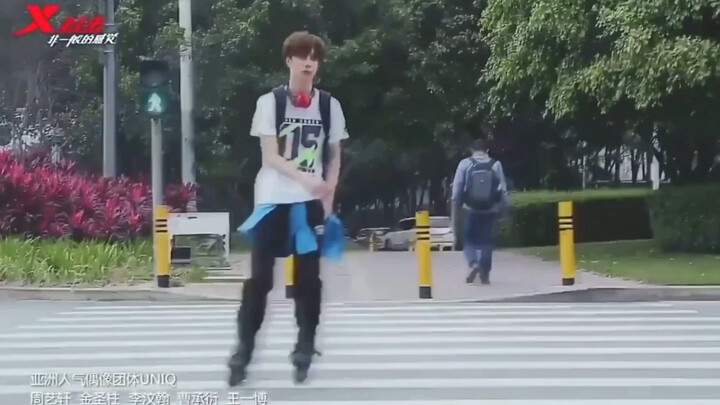 Wang Yibo – adegan bermain sepatu roda ini benar-benar indah!