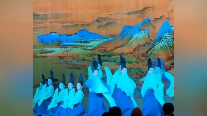 Trump watches a performance at the state banquet