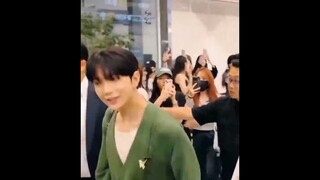 Look at his smile🥺Just want him to be happy and healthy💎#seventeen #joshua #scoups #hoshi #dk #dino