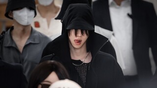 النجم الذي يظهر دائمًا بمظهره الخاص يجب أن يعيش في المطار