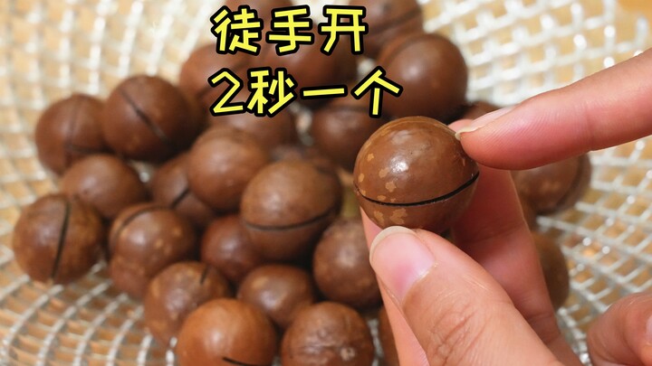 Temukan sakelar kecil ini pada kacang macadamia dan tekan perlahan untuk menyalakannya.