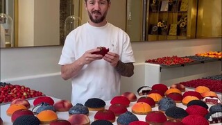 来欣赏法国糕点师Cédric Grolet的作品，整个过程好舒适好解压，门外的围观群众也有口福了
