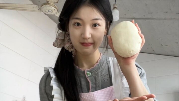 It’s getting cold—want to try our Shanxi specialty, “cat ears”?