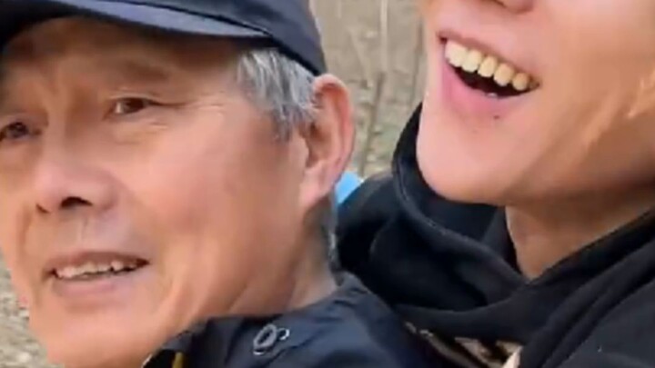 หนุ่มคุยเสร็จแล้วถึงรู้ว่า ข้อเท้าพลิกนี่ยังถือว่าบาดเจ็บน้อยที่สุดเลยนะ