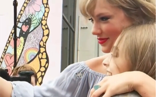 [Taylor Swift] Hari ini lagi-lagi dimanja habis-habisan sama Taylor Swift!!