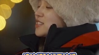 Song Yuqi đưa bố mẹ đi ghi hình chương trình