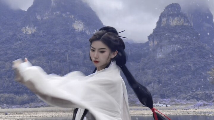 剑舞？舞剑？居然有人说我不出外景，不穿长裙？
