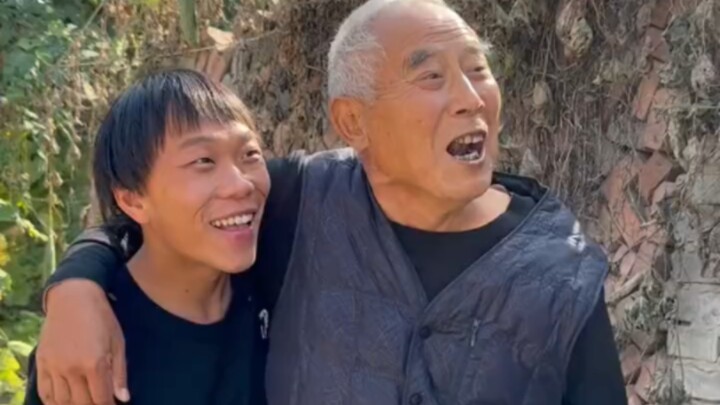 Today an old friend has arrived! A group of aunties immediately grabbed rolling pins and got right t