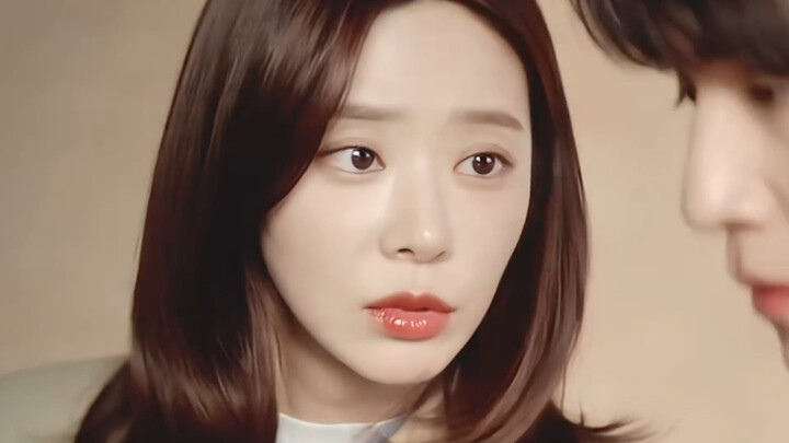 Setelah bercerai, masih bisa berteman baik? Paras awet muda istri kedua benar-benar mencuri perhatia