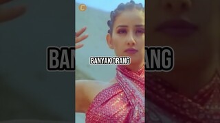 Bukti Keegoisan Para Selebriti? Manisha Koirala Akui Hanya SRK yang Tetap Rendah Hati! #shorts #fyp