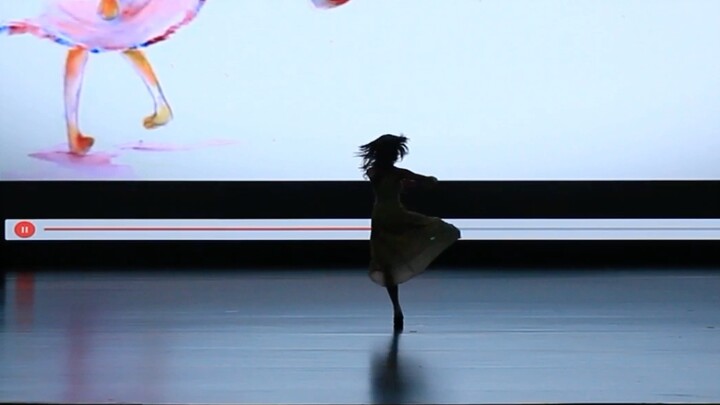 Một đoạn staccato chắp vá nhưng đèn sân khấu của trường vừa bị hỏng.