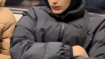 Cepatlah lemparkan aku ke dalam kereta bawah tanah Rusia, dan apa pun yang terjadi, jangan pernah me