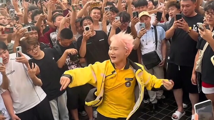 Popular King — Wang Bian, Hot Dance in Chongqing!