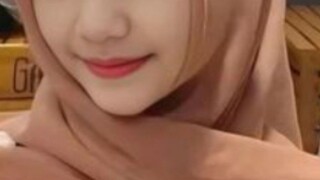 beraninya di buka di tempat umum