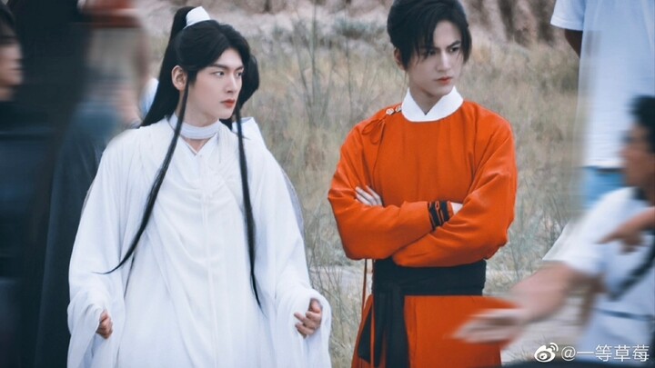 สวรรค์ประทานพร Ji Xing Gaozhao เป็นที่รู้จักในนาม "ผู้เรียกวิญญาณจากนรก" แต่ Xie Lian นั้นหล่อจริงๆ