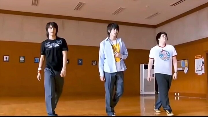 SJ’s Shindong, Lee Donghae, and Kim Heechul’s dance in this clip blew me away—old Korean short drama