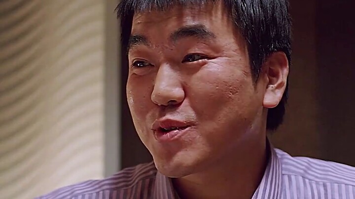 The man is not only a debt collector, but also a tough guy in the society