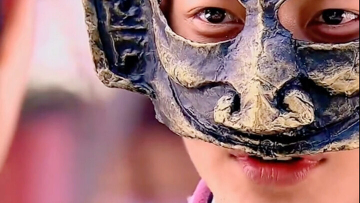 “Hóa ra trong tiểu thuyết, cảnh không cần gỡ mặt nạ vẫn nhận ra đối phương là có thật!”