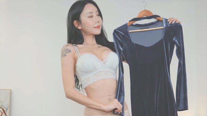 4K | Alluring Black Bodycon Style | Strikingly Alluring