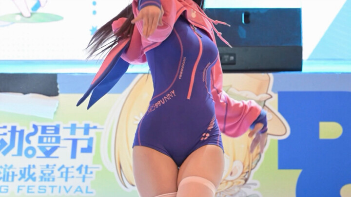 【มหกรรมคอมิกส์ชิงเต่า เต้นตาม】0 พื้นที่คลื่นความถี่ ขาเหมือนแก้วเหล้าของเราเป็นแบบนี้เลย