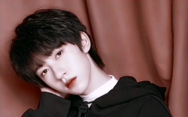 【هي جون لين】بمجرد أن ينطلق الإنذار، تنسحب معجبات الأم.