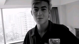 "Edison Chen's real-time record after he quit that year, with a face full of indifference and unders