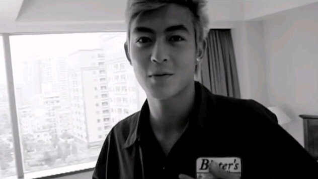 "บันทึกแบบเรียลไทม์ของ Edison Chen หลังจากที่เขาลาออกในปีนั้น ด้วยใบหน้าที่เต็มไปด้วยความเฉยเมยและคว