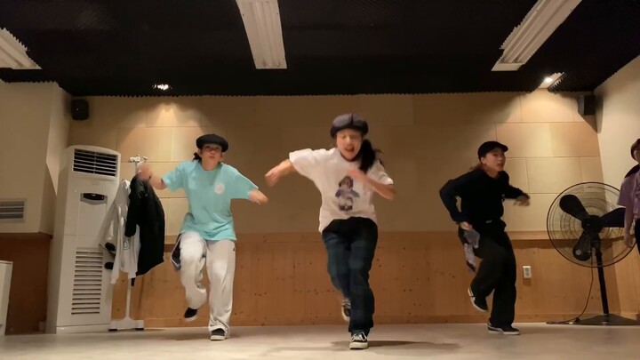 [Locking] A song that makes you happy, Korean girls' happy lock dance/GeunZi