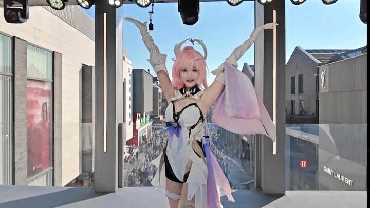 Kudengar kamu lagi mencari angsa cinta kecil yang menari di langit ini!