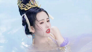Help! She's clearly being tortured! How could she portray a crazy villain like this?!