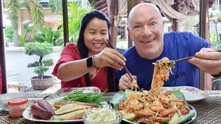 Yummy Easy To Make Pad Thai Best Thai Food Ever ผัดไทยกุ้งสดหอยแมลงภู่ สามีชมสามรอบว่าอร่อยที่สุด