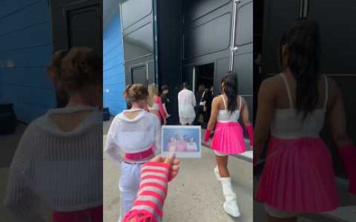 Sister K always uploads the backstage footage of her fan team JAM REPUBLIC