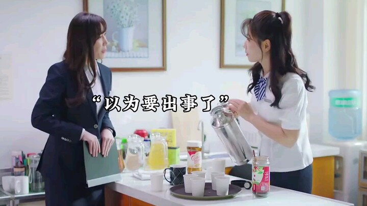 สาวน้อยช่วยเพื่อนร่วมงานรับโทรศัพท์หนึ่งสาย กลับสร้างคุณูปการใหญ่