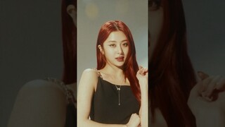 MAX and HUH YUNJIN of LE SSERAFIM tease their new music video for STUPID IN LOVE #lesserafim #max
