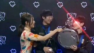 อยากจะบอกว่านี่คือแชมป์ JackeyLove Cup ที่ดีที่สุดในประวัติศาสตร์! บ้าเอ้ย เขาทำได้อีกแล้ว